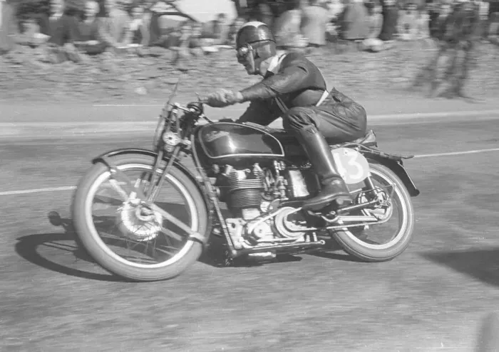 Framed Print : Cliff Brian Carr (Velocette) 1952 Junior TT Framed Print : Cliff Brian Carr (Velocette) 1952 Junior TT