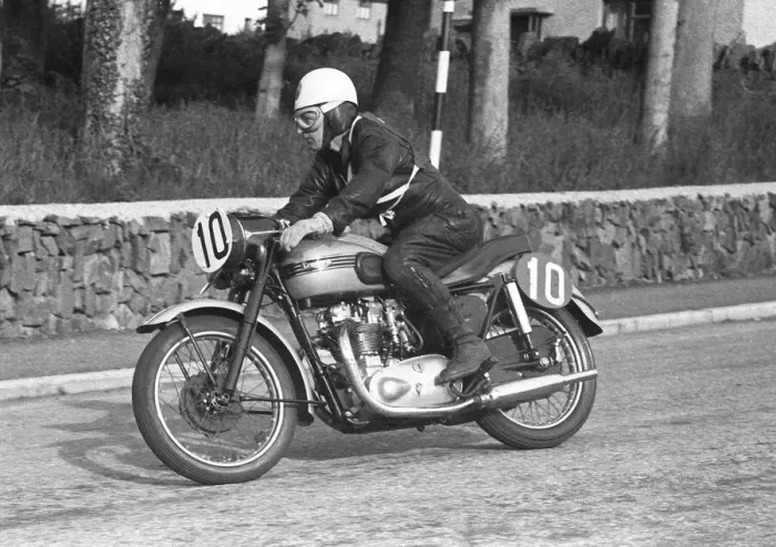 Framed Print : Cliff Dearden (Triumph) 1955 Senior Clubman TT Framed Print : Cliff Dearden (Triumph) 1955 Senior Clubman TT