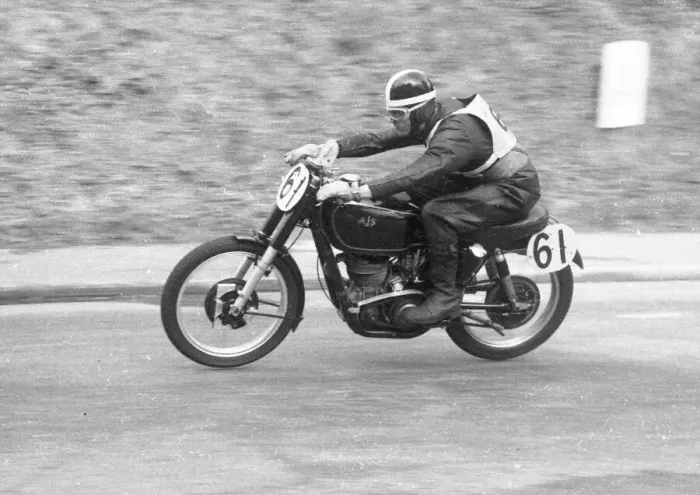 Framed Print : Cliff Ellerby (AJS) 1952 Junior Manx Grand Prix