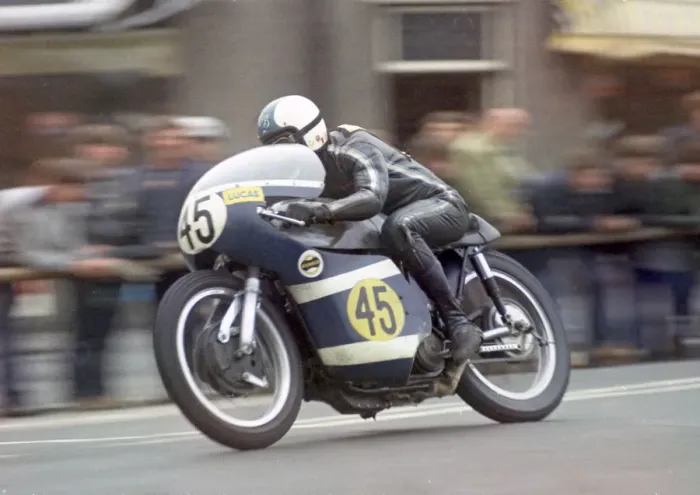 Framed Print : Clive Brown (Norton) 1971 Senior TT Framed Print : Clive Brown (Norton) 1971 Senior TT