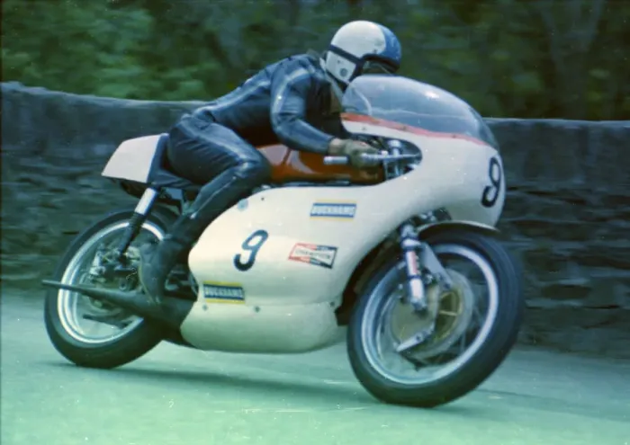 Framed Print : Clive Brown (Suzuki) 1972 Formula 750 TT
