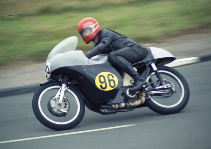 Framed Print : Clive Gant (Norton) 1974 Senior Manx Grand Prix Framed Print : Clive Gant (Norton) 1974 Senior Manx Grand Prix