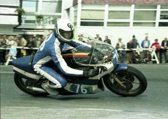 Framed Print : Clive Powis (Yamaha) 1983 Junior Manx Grand Prix