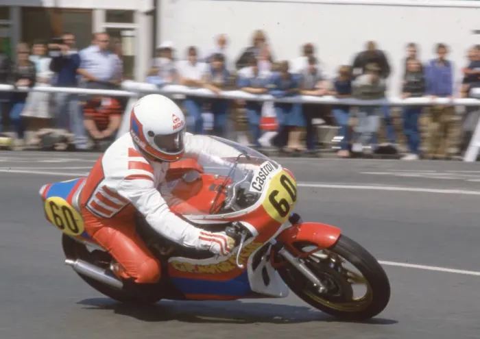 Framed Print : Colin Bevan (Yamaha) 1984 Senior TT Framed Print : Colin Bevan (Yamaha) 1984 Senior TT