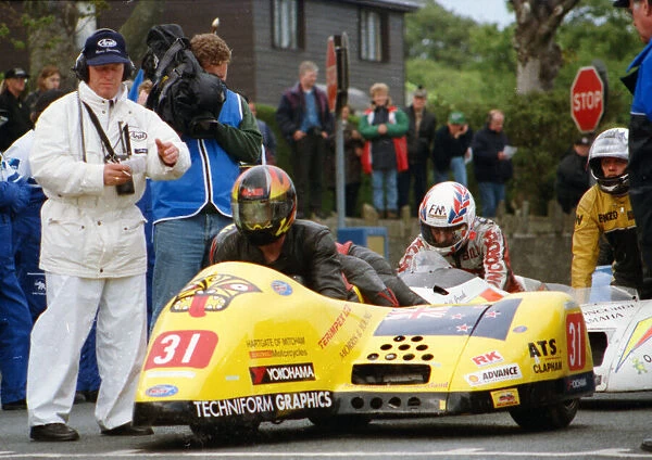 Colin Buckley & Bruce Alley (Yamaha FZR) 1996 Sidecar TT