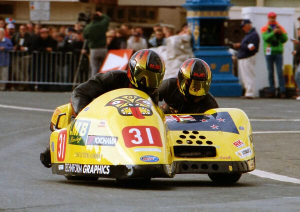 Colin Buckley & Bruce Alley (Yamaha FZR) 1996 Sidecar TT