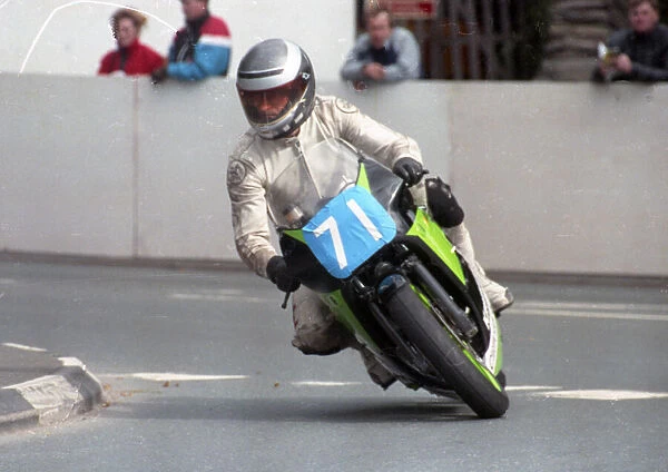 Colin Carey (Kawasaki) 1990 Junior Manx Grand Prix