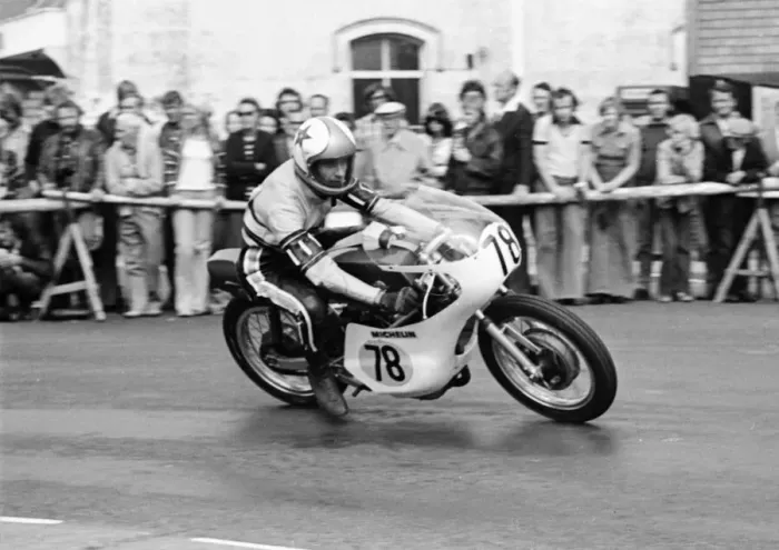 Framed Print : Colin Grant (Ducati) 1975 Senior Manx Grand Prix Framed Print : Colin Grant (Ducati) 1975 Senior Manx Grand Prix