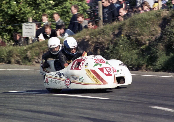 Colin Hopper & Kevin Ashworth (Armstrong) 1989 Sidecar TT