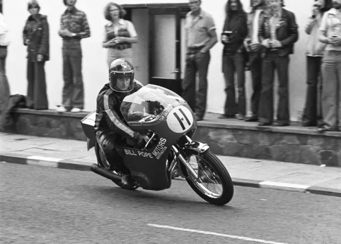 Framed Print : Colin Wilkinson (Honda) 1975 Senior Manx Grand Prix