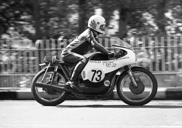 Framed Print : Colin Wilkinson (Norton) 1972 Senior Manx Grand Prix Framed Print : Colin Wilkinson (Norton) 1972 Senior Manx Grand Prix