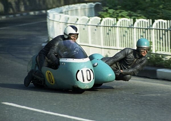 Bill Cooper & D B Argent (WEC) 1969 750 Sidecar TT