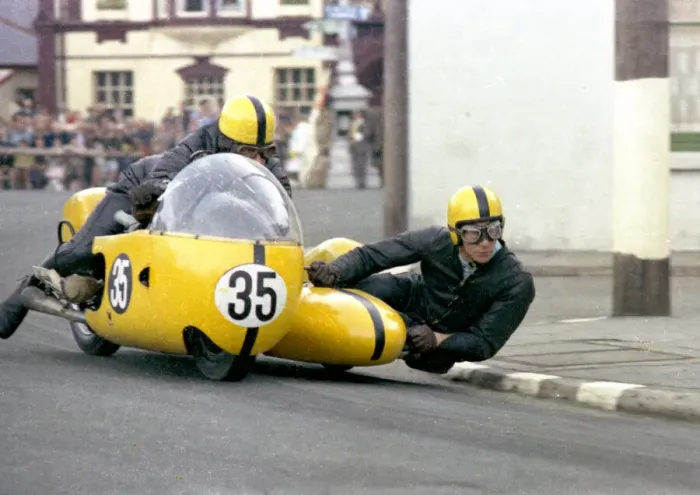 Framed Print : Bill Copson & Harvey Sunderland (BSA) leave Ramsey: 1965 Sidecar TT Framed Print : Bill Copson & Harvey Sunderland (BSA) leave Ramsey: 1965 Sidecar TT