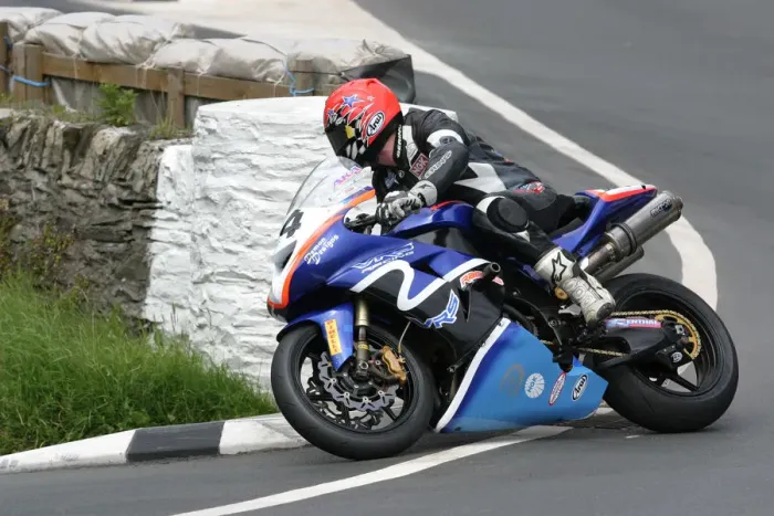 Framed Print : Craig Atkinson (Kawasaki) 2009 Superbike TT Framed Print : Craig Atkinson (Kawasaki) 2009 Superbike TT