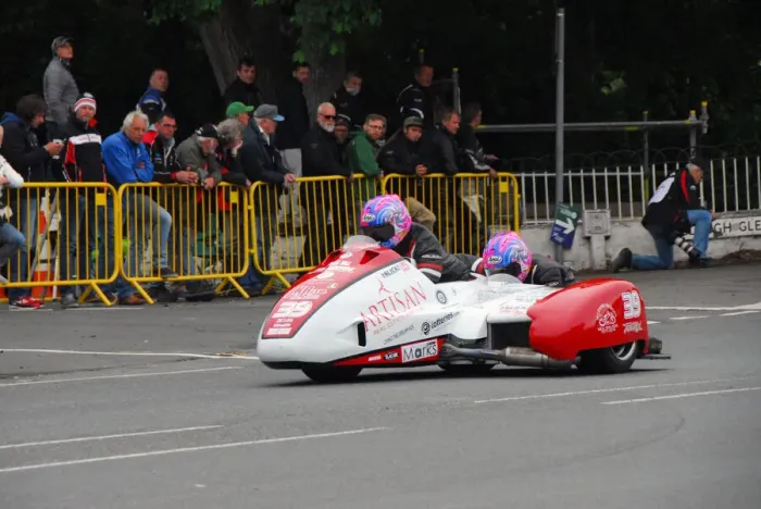 Framed Print : Craig Melvin & Stuart Christian (Suzuki) 2017 Sidecar TT Framed Print : Craig Melvin & Stuart Christian (Suzuki) 2017 Sidecar TT