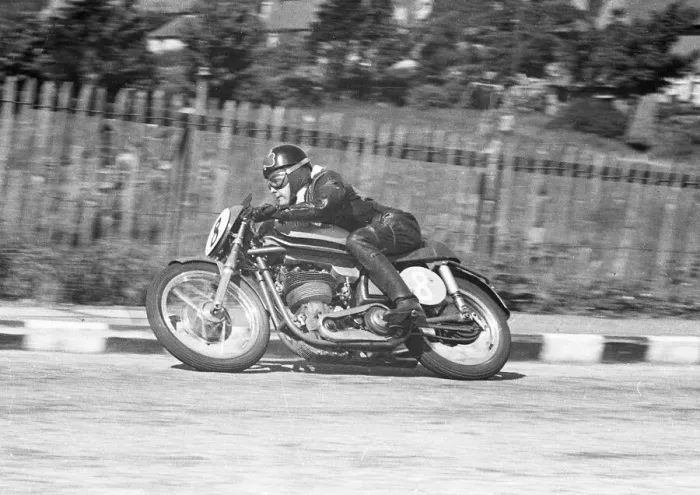 Framed Print : Cromie McCandless (Norton) 1952 Senior TT Framed Print : Cromie McCandless (Norton) 1952 Senior TT