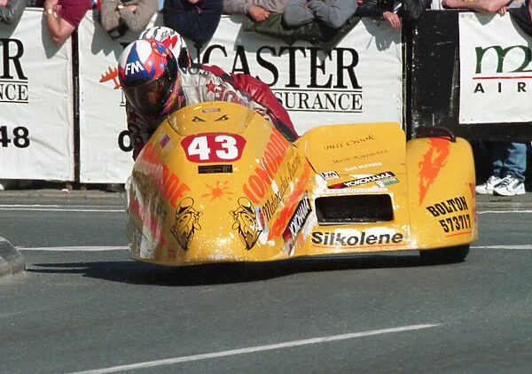 Bill Crook & Ian Gemmell (Jacons Starfire) 1999 Sidecar TT