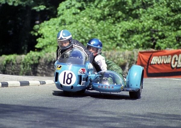 Bill Crook & Stuart Collins (Windle BSA) 1974 500 Sidecar TT