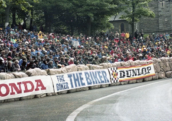 Crowds at Braddan Bridge 1980 Formula One TT