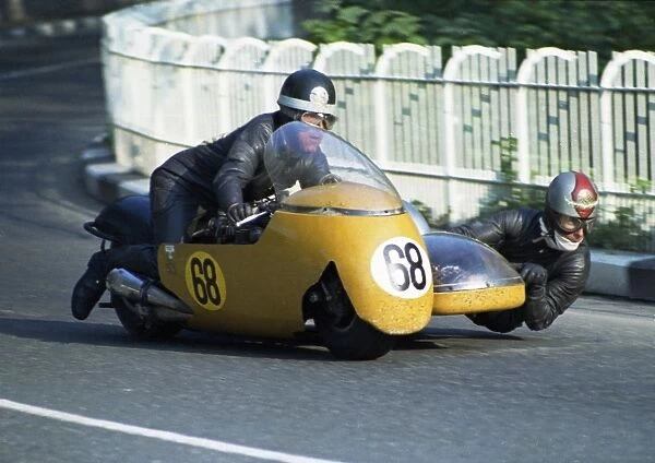 Bill Currie & Frank Kay (LWC) 1969 750 Sidecar TT