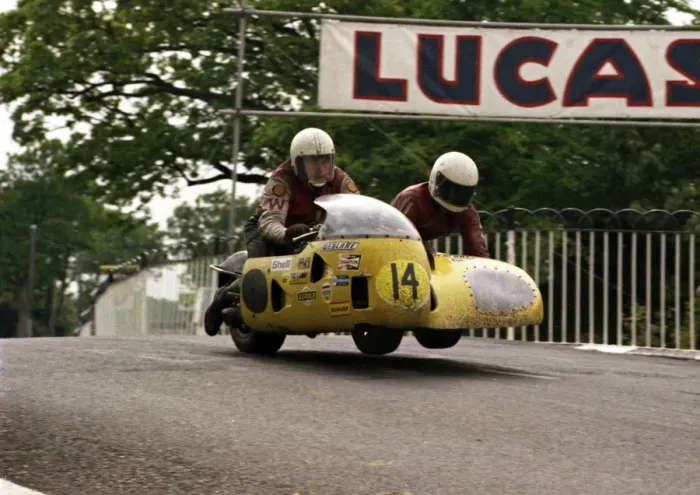 Framed Print : Bill Currie & Kenny Arthur (Weslake) 1974 750 Sidecar TT Framed Print : Bill Currie & Kenny Arthur (Weslake) 1974 750 Sidecar TT