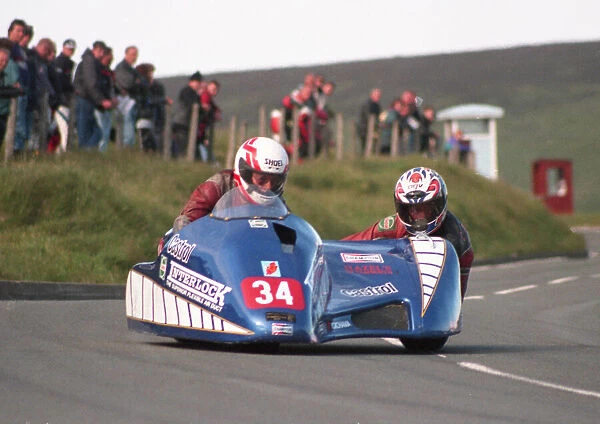Bill Currie & Nick Haslam (Interlock Yamaha) 1999 Sidecar TT