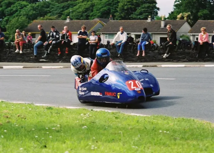 Framed Print : Bill Currie & Philip Bridge (Windle Yamaha) 2004 Sidecar TT Framed Print : Bill Currie & Philip Bridge (Windle Yamaha) 2004 Sidecar TT