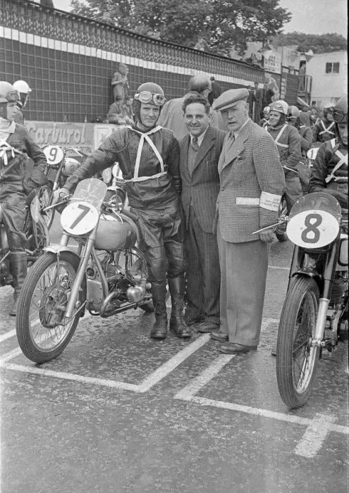 Framed Print : Cyril Griffiths (Douglas) 1950 Junior Clubman TT Framed Print : Cyril Griffiths (Douglas) 1950 Junior Clubman TT
