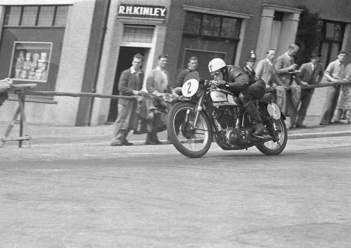 Framed Print : D N Bradshaw (Norton) 1951 Junior Clubman TT Framed Print : D N Bradshaw (Norton) 1951 Junior Clubman TT
