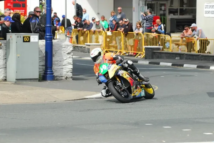 Framed Print : Dan Harrison (Kawasaki) 2015 Lightweight TT Framed Print : Dan Harrison (Kawasaki) 2015 Lightweight TT