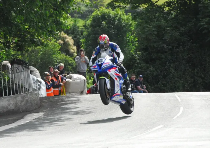 Framed Print : Dan Kneen (BMW) 2017 Senior TT Framed Print : Dan Kneen (BMW) 2017 Senior TT