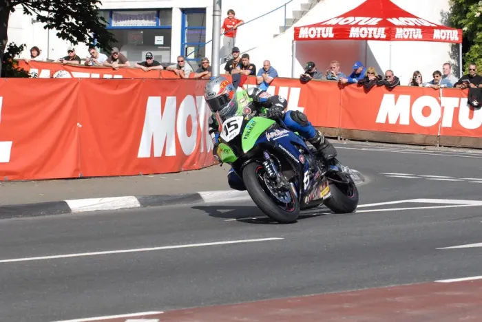 Framed Print : Dan Kneen (Kawasaki) 2011 Senior TT Framed Print : Dan Kneen (Kawasaki) 2011 Senior TT
