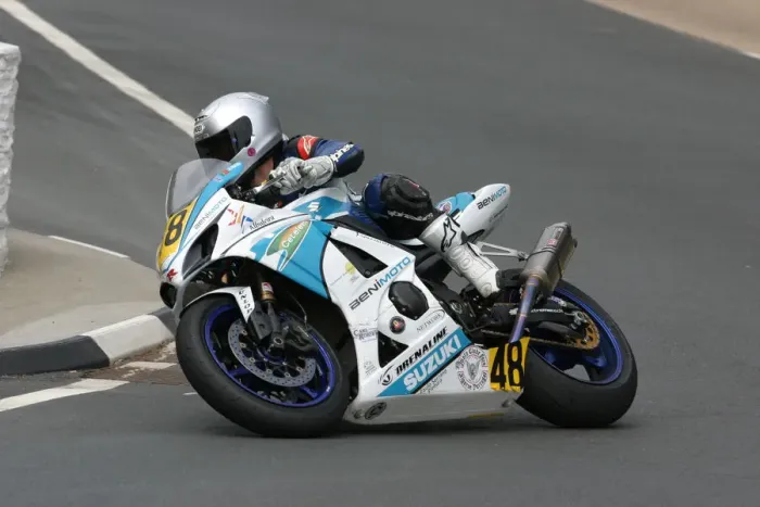 Framed Print : Dan Kneen (Suzuki) 2009 Senior TT Framed Print : Dan Kneen (Suzuki) 2009 Senior TT