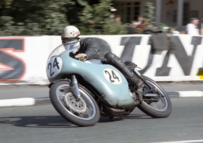 Framed Print : Dan Shorey (Norton) 1966 Senior TT Framed Print : Dan Shorey (Norton) 1966 Senior TT