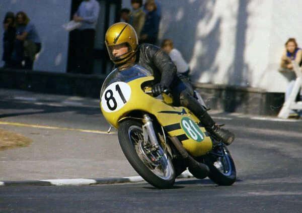 Dan Starkey (Greeves) 1975 Lightweight Manx Grand Prix