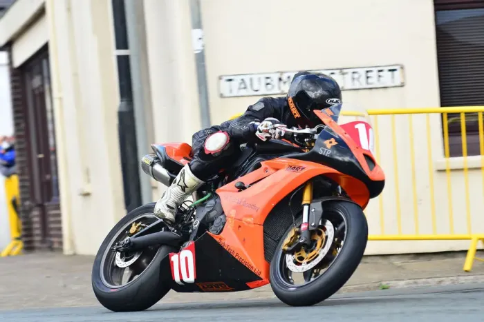 Framed Print : Daniel Anderson (Triumph) 2015 Newcomers Manx Grand Prix