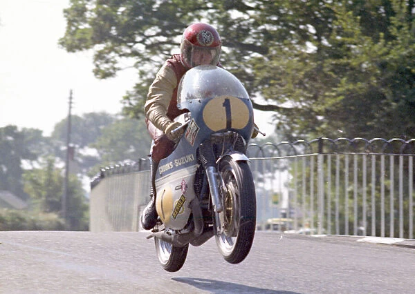 Danny Shimmin (Crooks Suzuki) 1972 Senior Manx Grand Prix