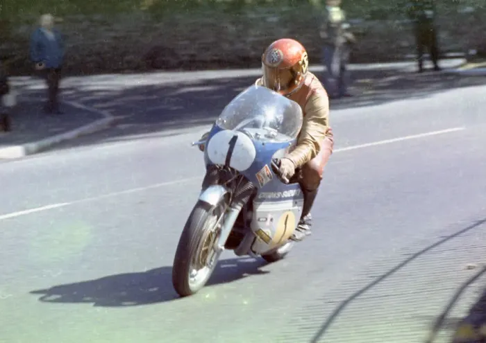 Framed Print : Danny Shimmin (Crooks Suzuki) 1972 Senior Manx Grand Prix Framed Print : Danny Shimmin (Crooks Suzuki) 1972 Senior Manx Grand Prix