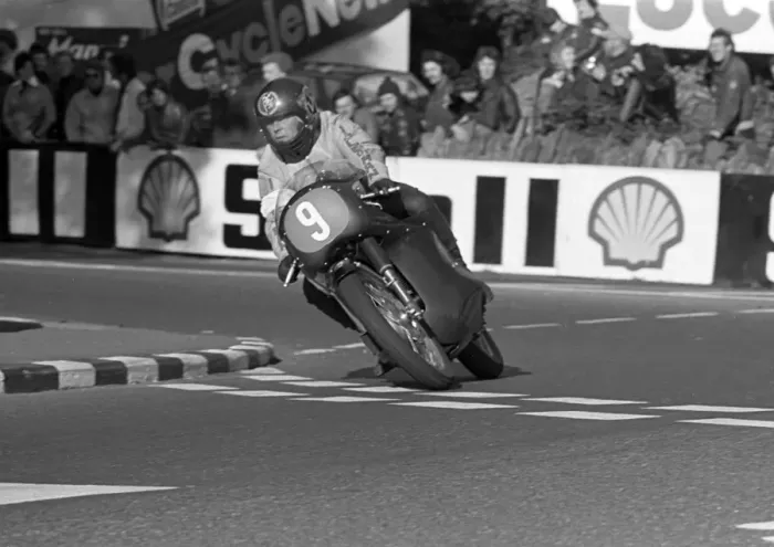 Framed Print : Danny Shimmin (Velocette) 1976 Production TT Framed Print : Danny Shimmin (Velocette) 1976 Production TT