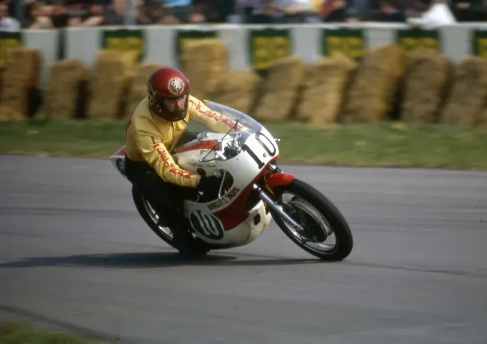 Framed Print : Danny Shimmin (Yamaha) 1974 Oulton Park Framed Print : Danny Shimmin (Yamaha) 1974 Oulton Park