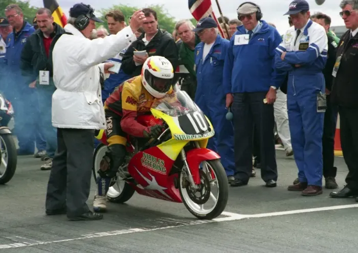 Framed Print : Darran Lindsay (Honda) 1999 Ultra Lightweight TT Framed Print : Darran Lindsay (Honda) 1999 Ultra Lightweight TT