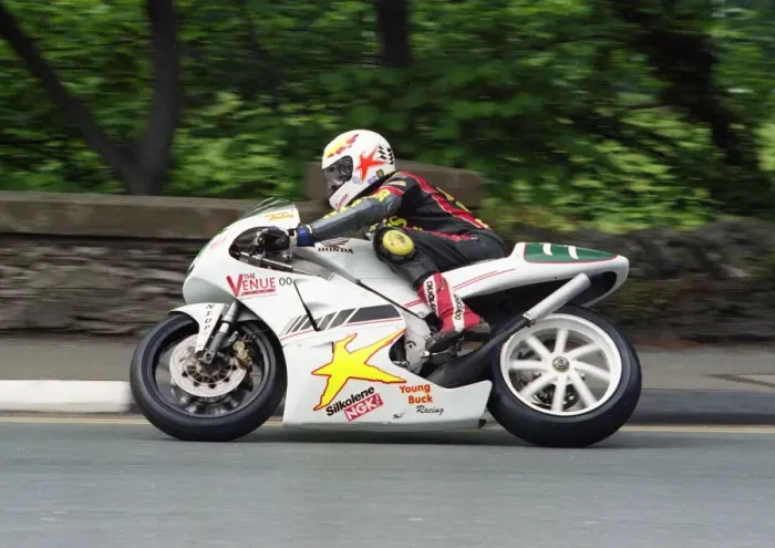 Framed Print : Darran Lindsay (Honda) 2000 Lightweight TT