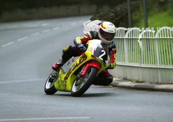 Framed Print : Darran Lindsay (Honda) 2000 Ultra Lightweight TT Framed Print : Darran Lindsay (Honda) 2000 Ultra Lightweight TT
