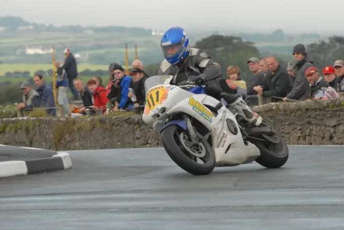 Framed Print : Darren Burns (McKinstry Honda) 2007 Southern 100