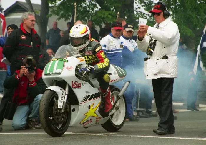 Framed Print : Darren Lindsay (Yamaha) 2000 Lightweight TT Framed Print : Darren Lindsay (Yamaha) 2000 Lightweight TT