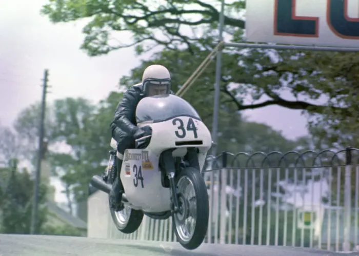 Framed Print : Darryl Pendlebury (BSA) 1972 Formula 750 TT Framed Print : Darryl Pendlebury (BSA) 1972 Formula 750 TT