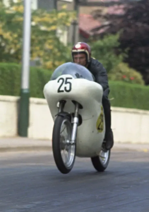 Framed Print : Darryl Pendlebury (Norton) 1970 Senior TT