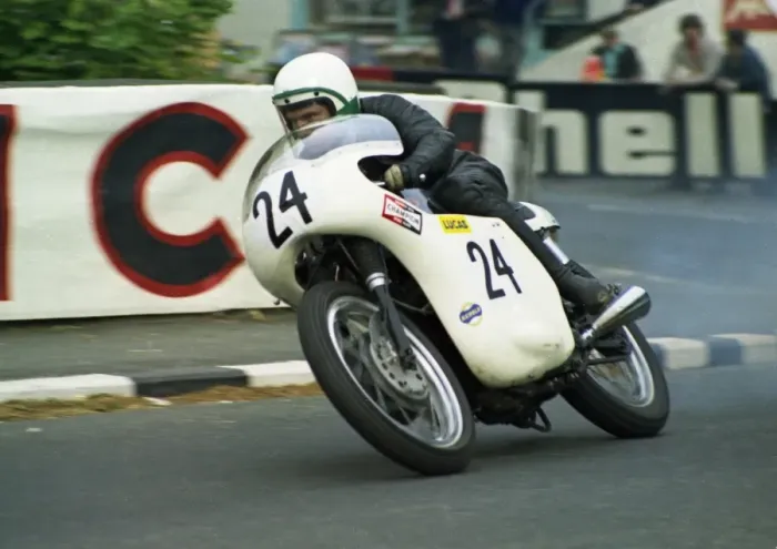 Framed Print : Darryl Pendlebury (Triumph) 1971 Formula 750 TT Framed Print : Darryl Pendlebury (Triumph) 1971 Formula 750 TT
