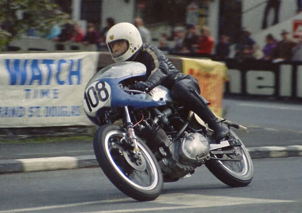 Dave Abrahams (Hillgate Vincent) 1974 Senior Manx Grand Prix