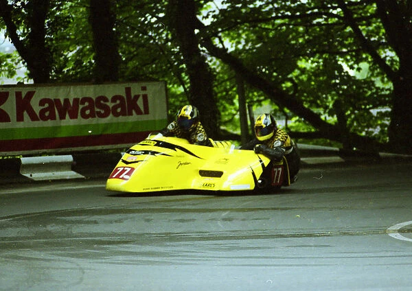 Dave Alcock & Dave Gledill (Shelbourne) 2000 Sidecar TT